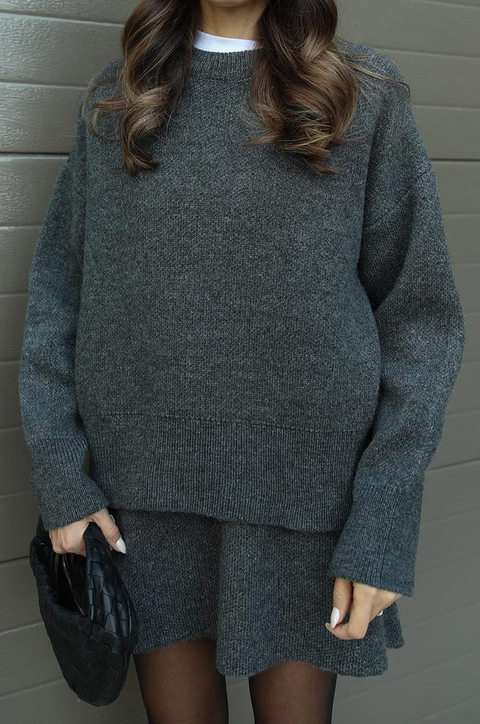 Ensemble En Maille Avec Pull Et Mini-Jupe